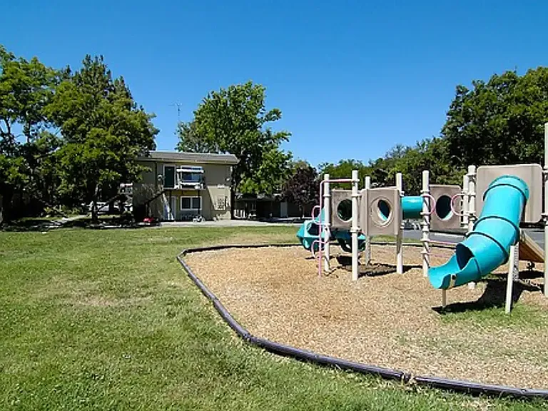 815 Bryte Ave — Photo 3