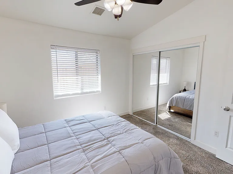 571 N 10th Pl — Photo 8