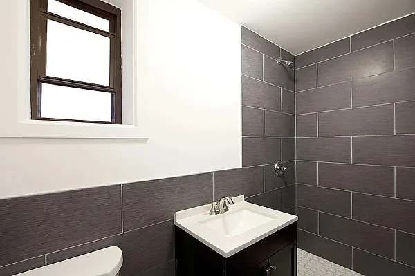 Rented by Max Apt LLC | media 37