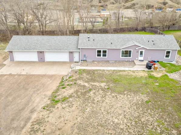 4809 Southview Ln, Williston, ND 58801
