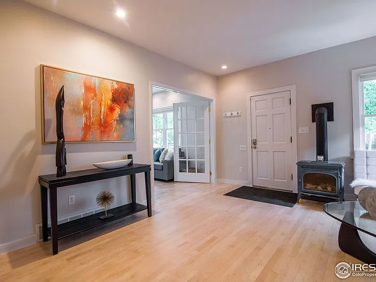 2323 Mapleton Ave — Photo 11
