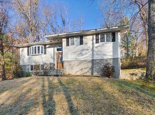 13 Minkel Rd, Ossining, NY 10562