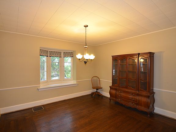 5th image of 2822 Stratford Ave