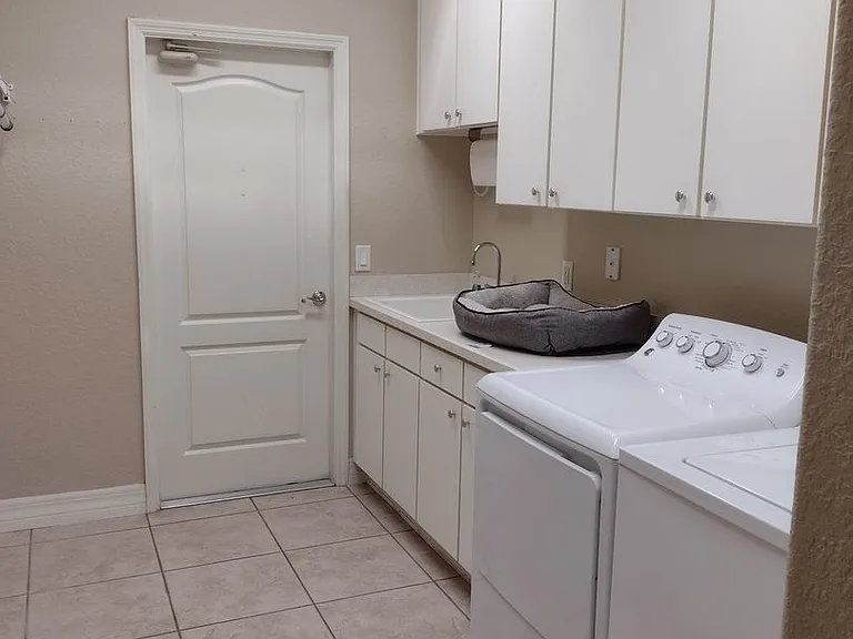 592 Dowling Cir — Photo 25