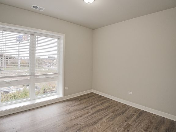 4th image of 3176 S Archer Ave #301