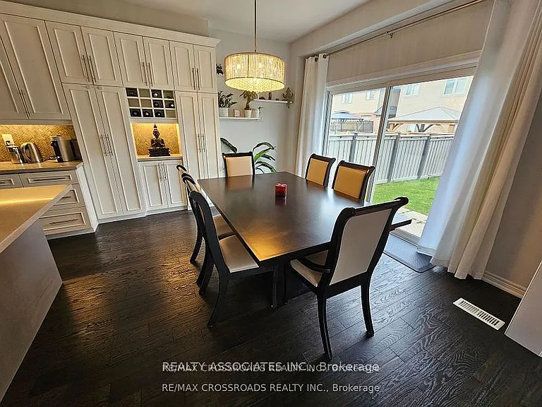 35 Cutts Cres — Photo 6