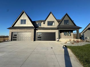 10352 Peony Ln N, Maple Grove, MN 55311