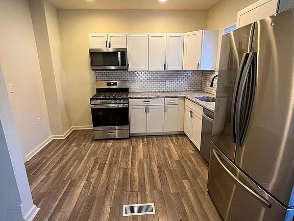 5th image of 8002 Lake Ave #1