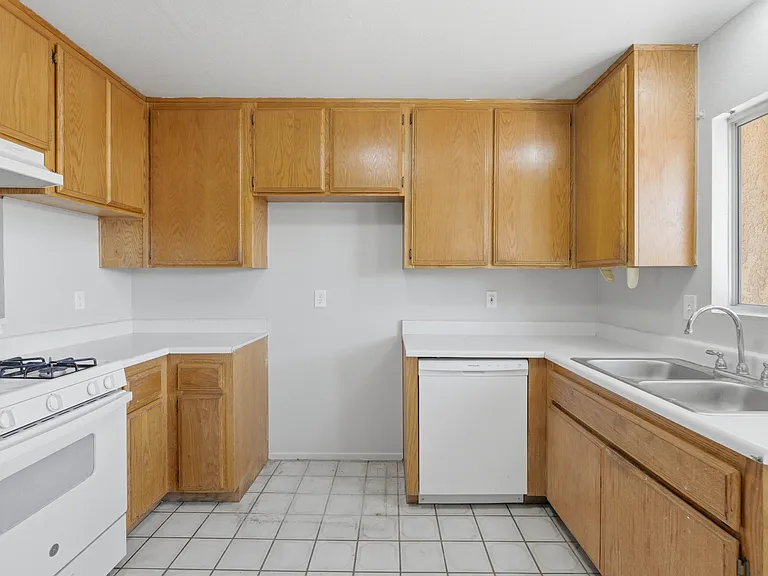 21911 Arapahoe Ave #6 — Photo 9
