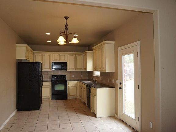 4th image of 13707 Oxford Dr #13707