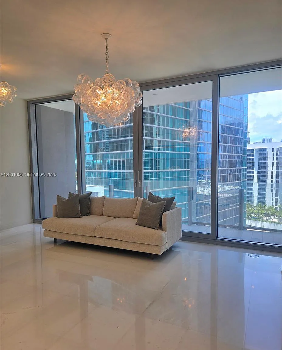 300 Biscayne Blvd Way Cond — Photo 2