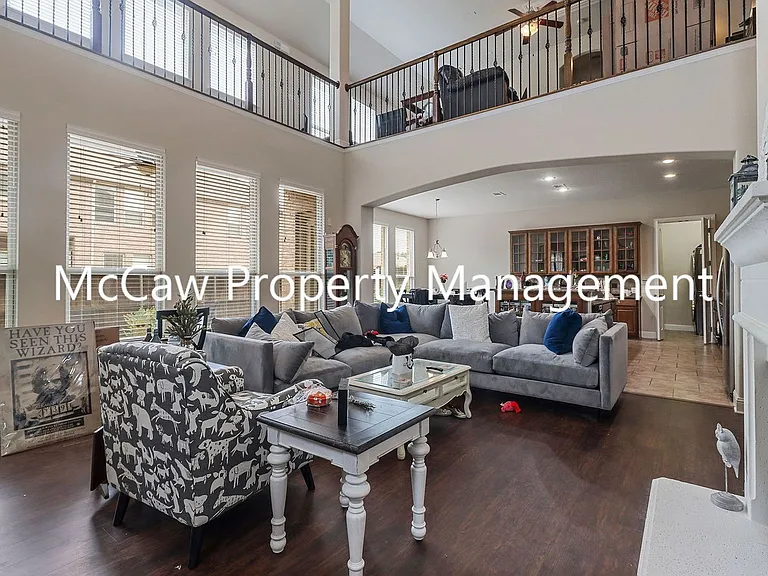 2438 Sunderland Ln — Photo 5