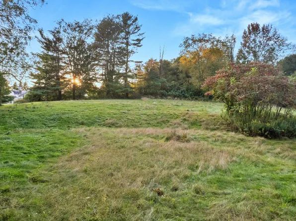 41 Shaker Ln, Pittsfield, MA 01201