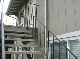 1030 W Murray Ave APT B, Visalia, CA 93291