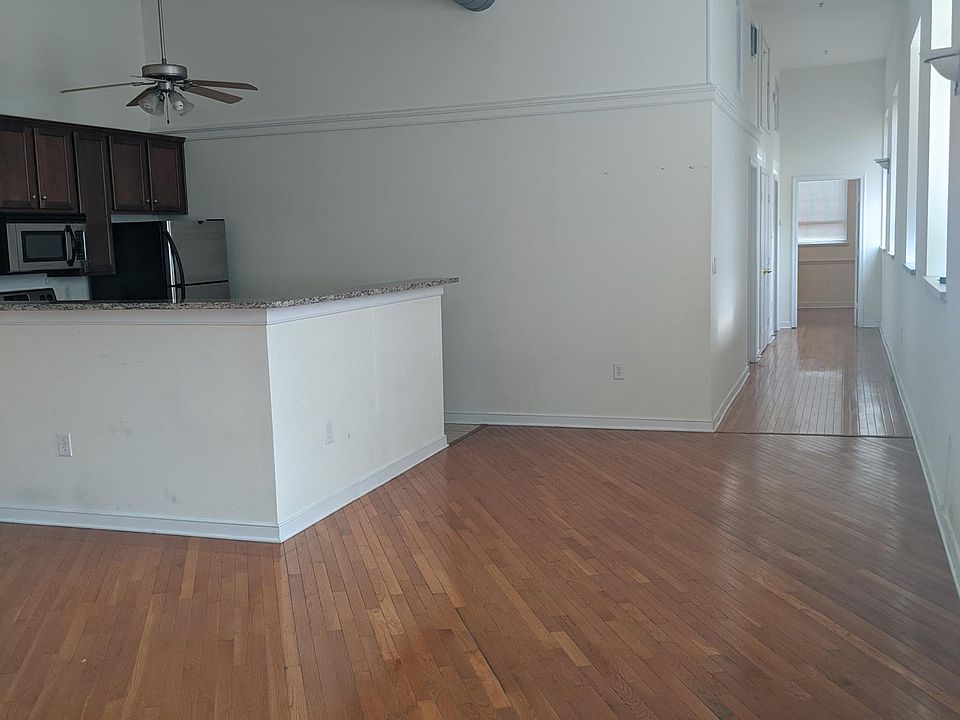 1st image of 1716 Summit Ave Unit 25