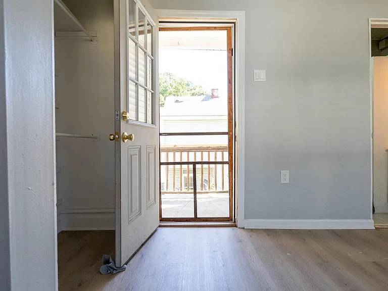 402A Sample St — Photo 4