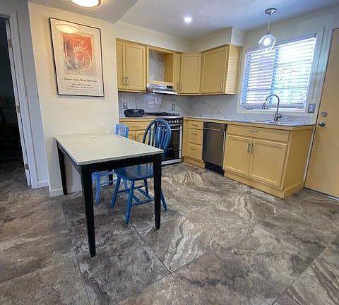 3rd image of 480 S Paseo Lobo