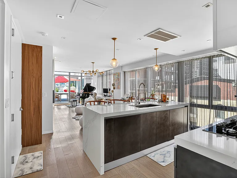 24-12 42nd Rd #Penthouse 8A — Photo 7