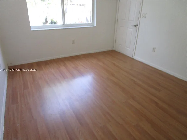 2261 NE 42nd Cir — Photo 13