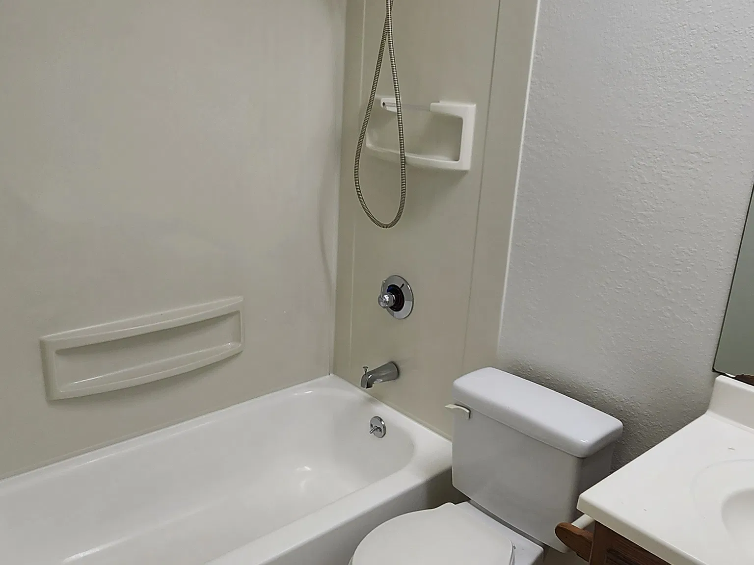 2 bed, 920 sqft, $2,593 — Photo 4