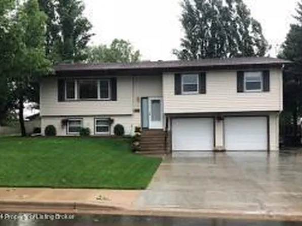 680 4th Ave SW, Dickinson, ND 58601