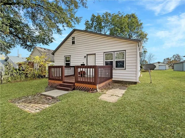 27 E Broadway St, Higginsville, MO 64037