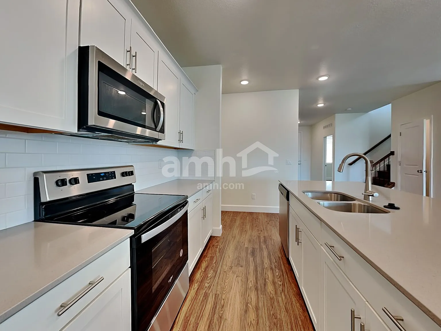 4 bed, 2.5 bath, 2313 sqft, $2,935 — Photo 3