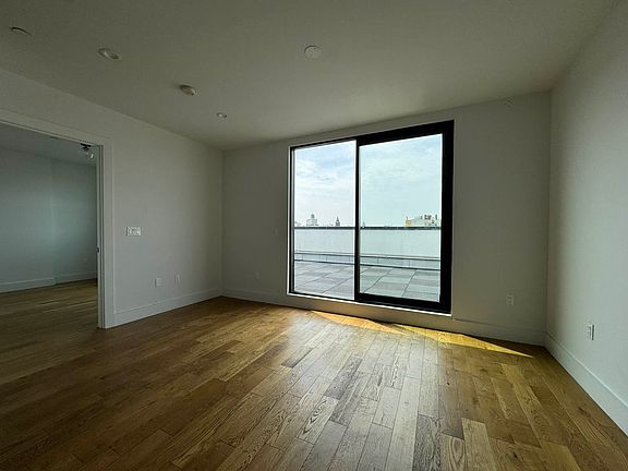 4th image of 499 Evergreen Ave APT 5A