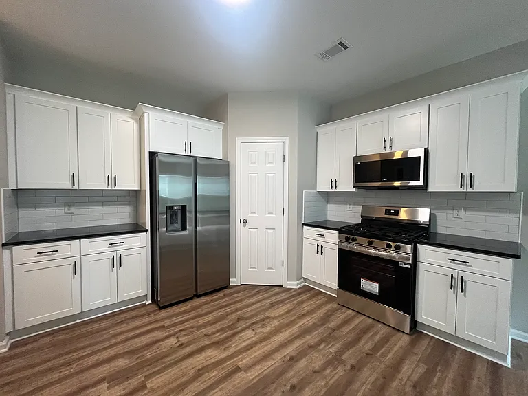 2501 Southhaven Ln — Photo 13