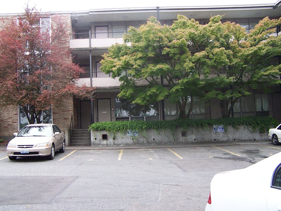 1st image of 4120 11th Ave NE APT 301