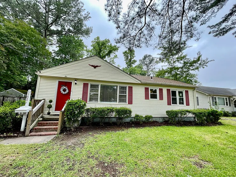 5621 Larry Ave — Photo 1