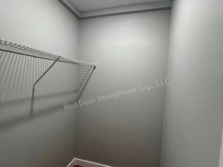 Riverside Apartments - Minutes to the River - Multiple Units Available — Photo 16
