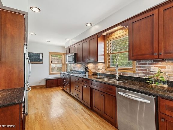 5th image of 9301 S 82nd Ct