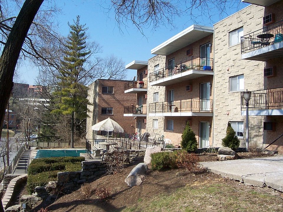 1st image of 880 Lafayette Ave APT 2