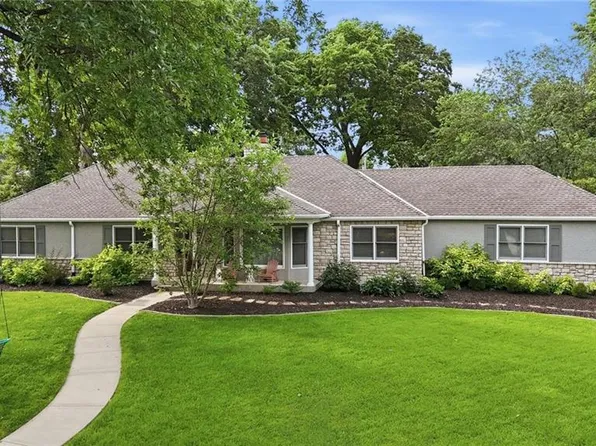 9012 Cherokee Ln, Leawood, KS 66206