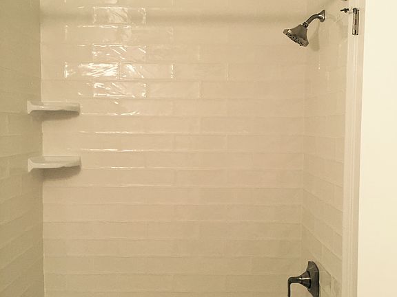 Shower/Tub