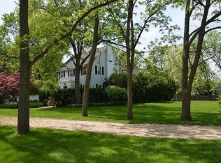 1718 E Geneva Rd, Wheaton, IL 60187