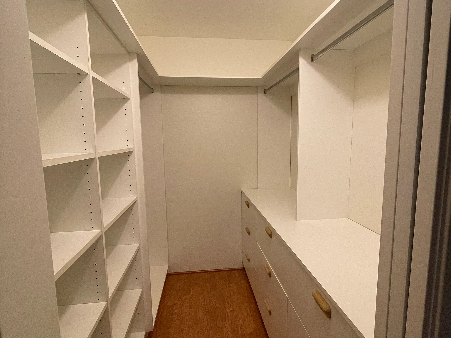 2 bed, 1.5 bath, 968 sqft, $3,800 — Photo 2