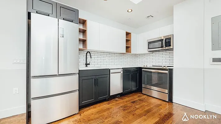 Rented by Nooklyn NYC LLC | media 52