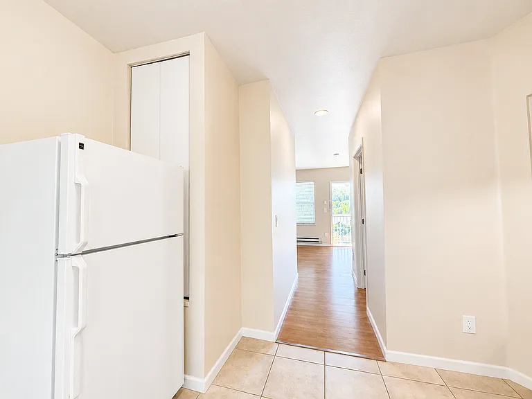 Davis Place Apartments — Photo 13