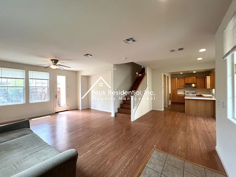 882 Bullion Ln — Photo 5