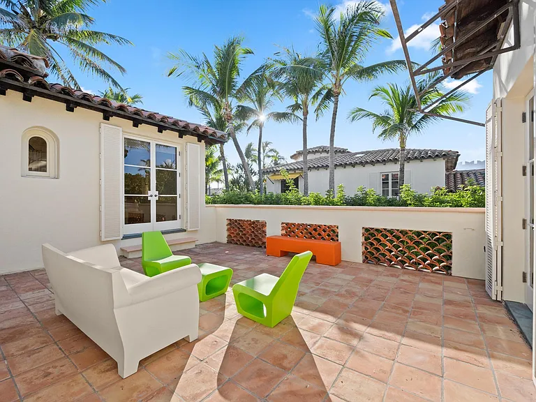 240 N Ocean Blvd — Photo 37