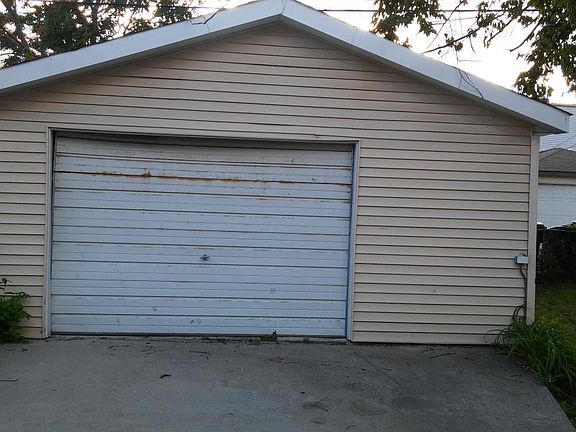 2nd image of 1730 N McVicker Ave #2