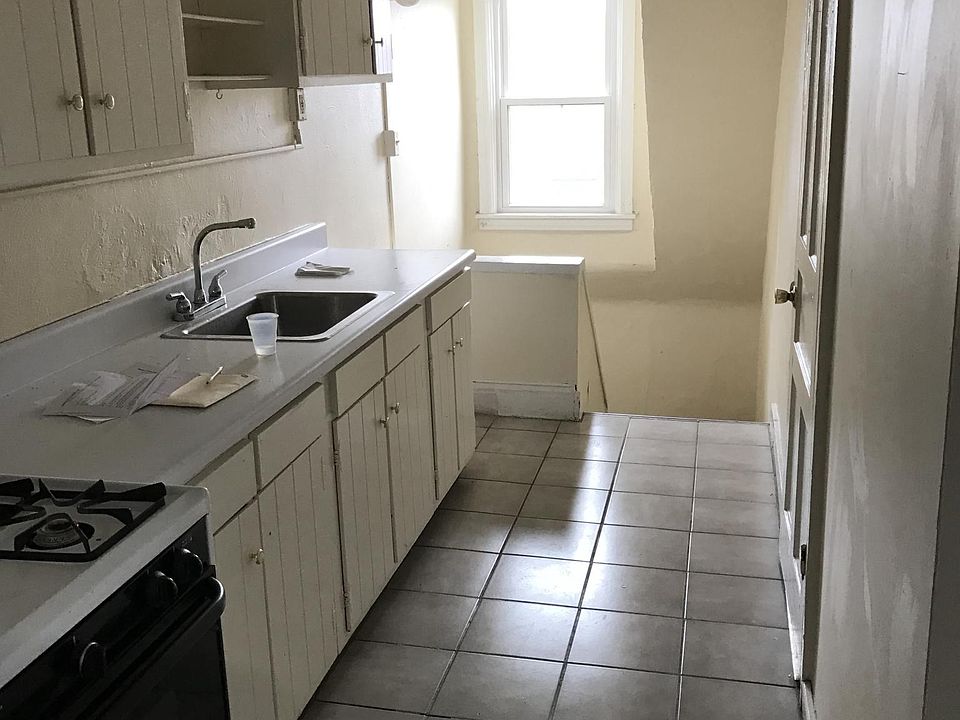 2nd image of 754 Elmwood Ave #2