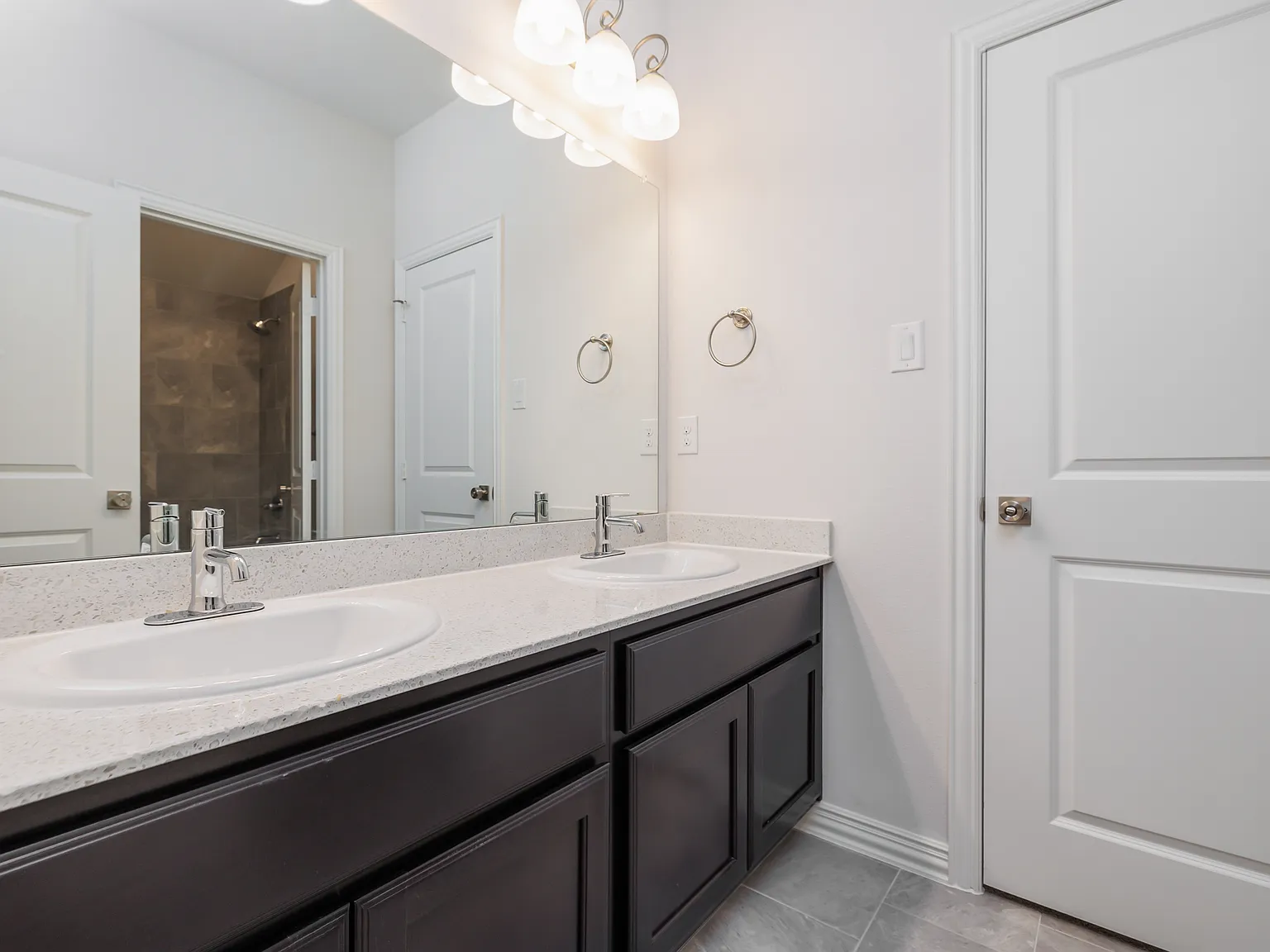 4 bed, 3.5 bath, 2614 sqft, $2,550 — Photo 1