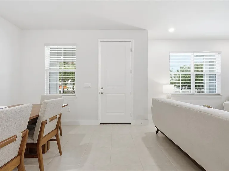 6917 Five Oaks Dr — Photo 4