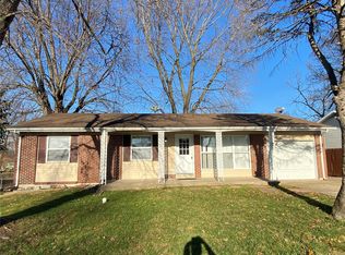27 Saint Lawrence Dr, Saint Peters, MO 63376