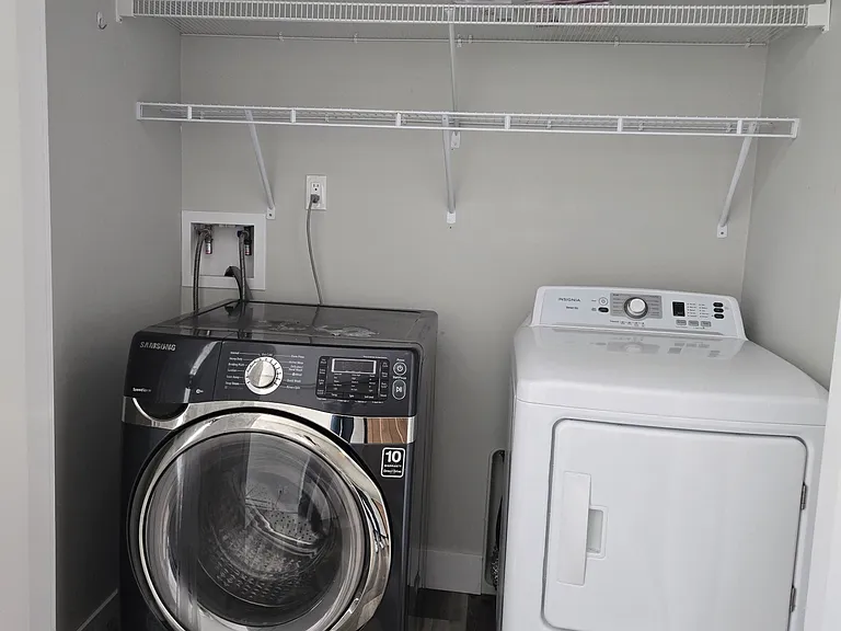 6242 Dwyer Cres — Photo 7