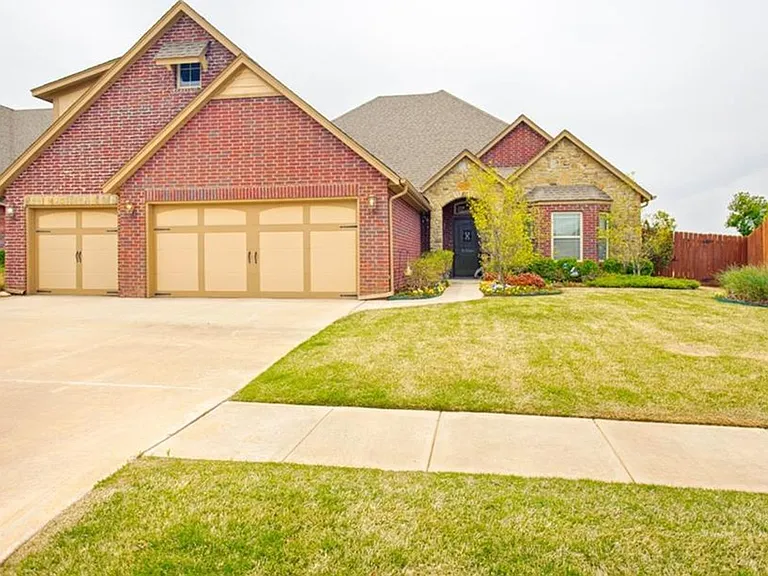 13609 Gentry Dr — Photo 1