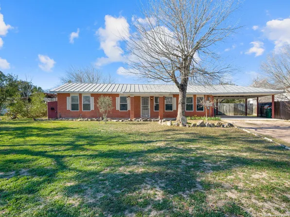 713 WASHINGTON ST, Castroville, TX 78009